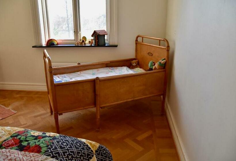 חדר משפחתי, Mooi! Gula Huset