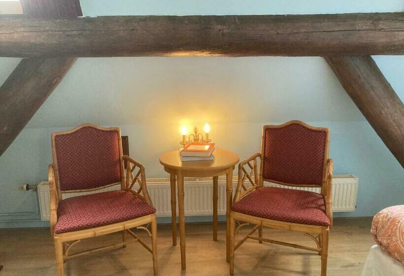 חדר סטנדרט לארבעה, Theaterherberg