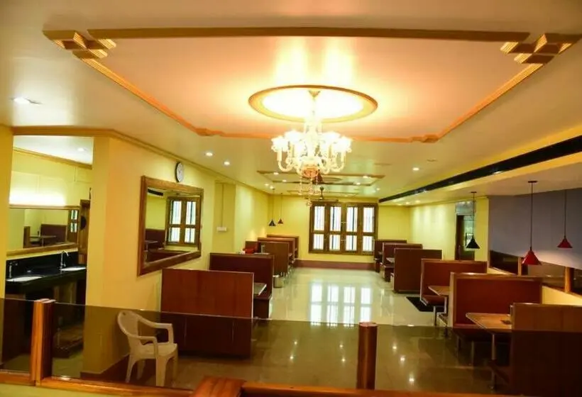 Deluxe-huone, Chembiyan