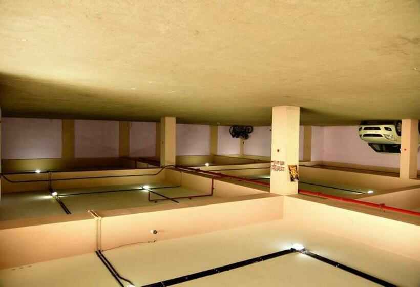 غرفة ديلوكس فردية, Chembiyan