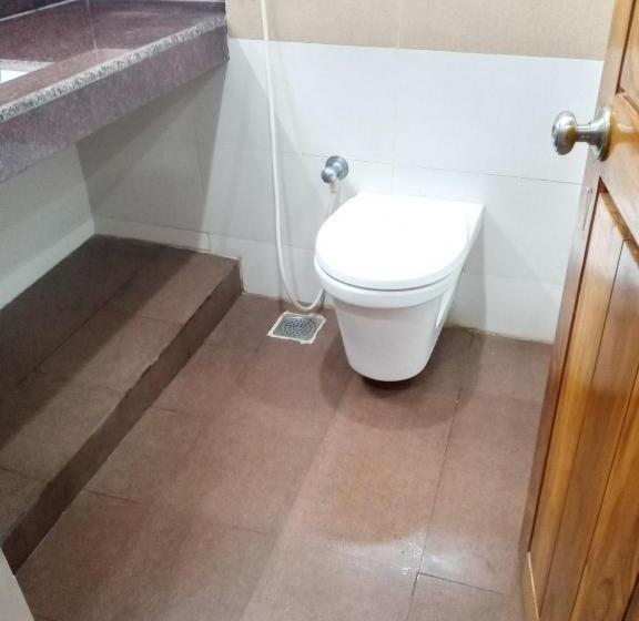 싱글 디럭스 룸, Chembiyan