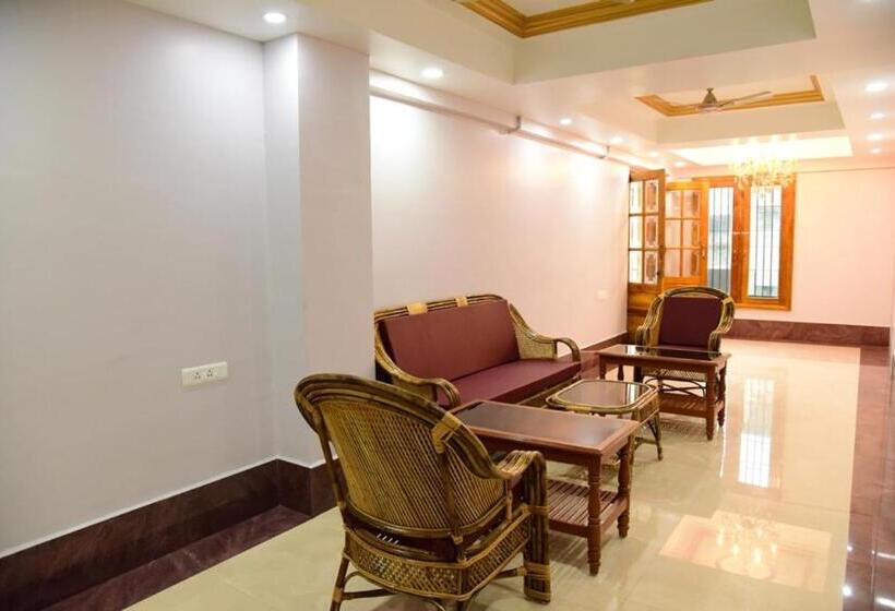 디럭스 룸, Chembiyan