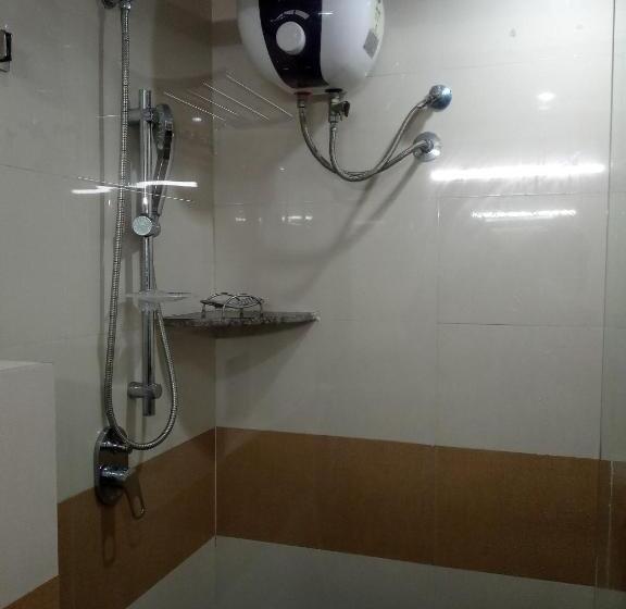 패밀리 룸, Chembiyan