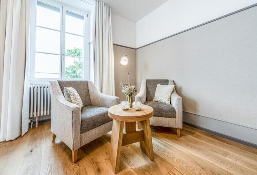 جناح جونيور, Weissenstein