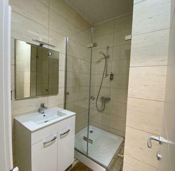 디럭스 룸, Forest M,constanta