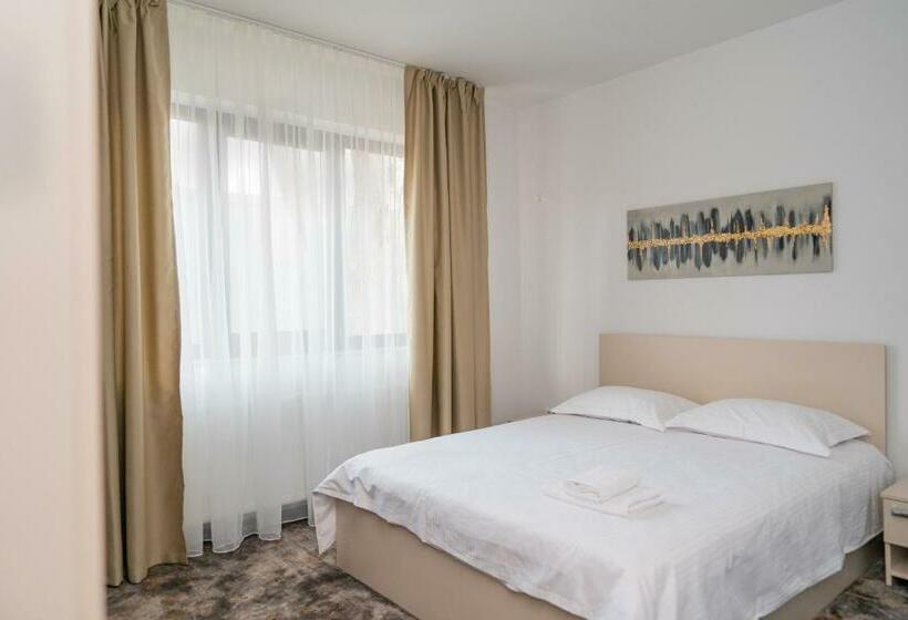 디럭스 룸, Forest M,constanta