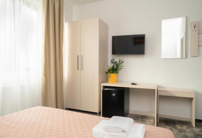 디럭스 룸, Forest M,constanta