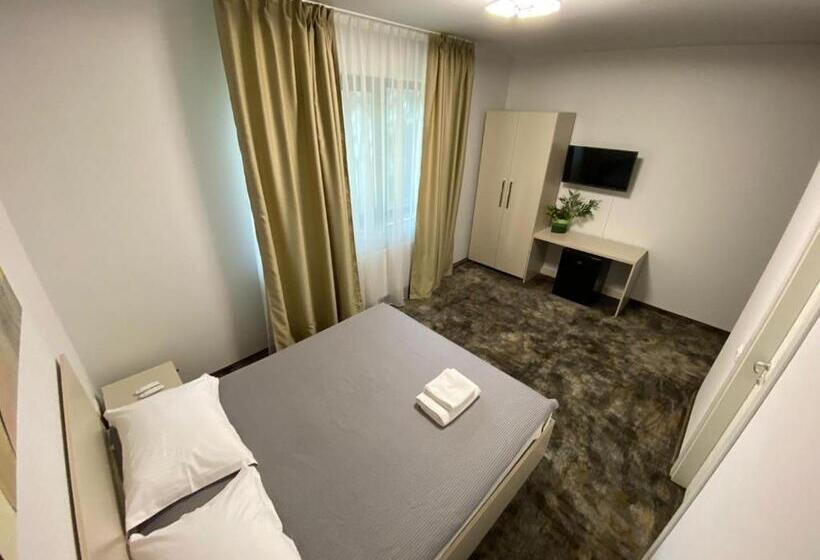 디럭스 룸, Forest M,constanta