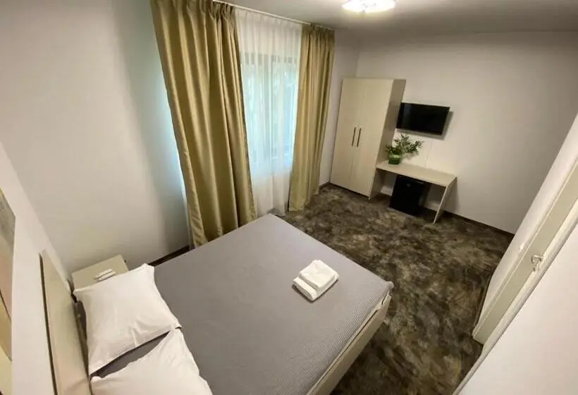デラックスルーム, Forest M,constanta