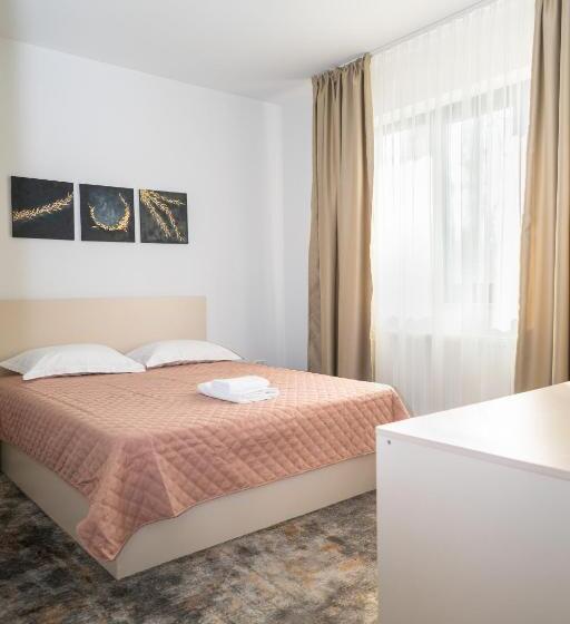 디럭스 룸, Forest M,constanta