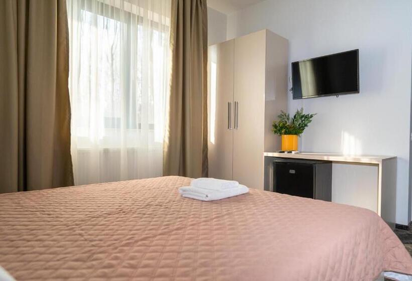 디럭스 룸, Forest M,constanta