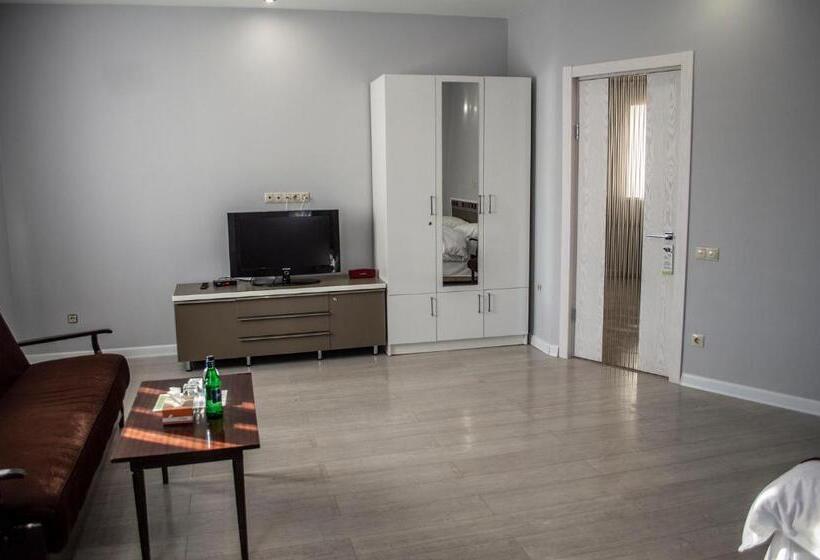 غرفة قياسية ثلاثية حمام مشترك, Stone Art Guest House & Camping