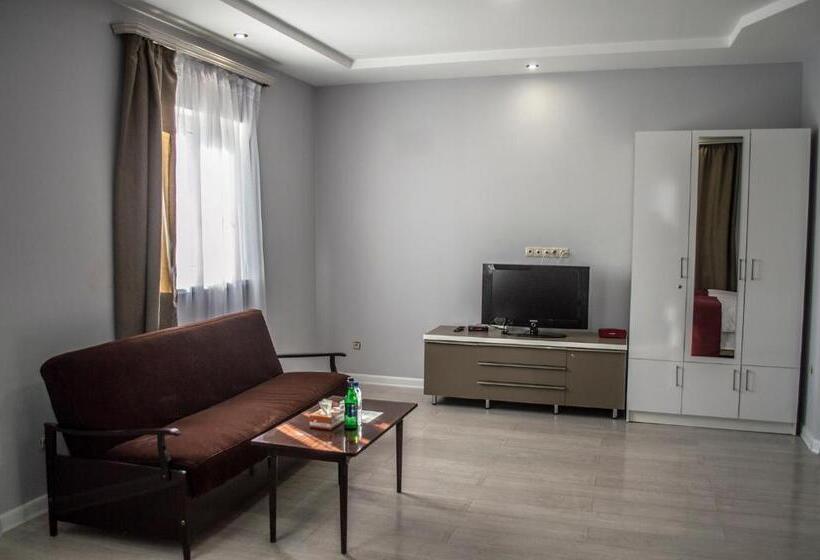 غرفة قياسية ثلاثية حمام مشترك, Stone Art Guest House & Camping