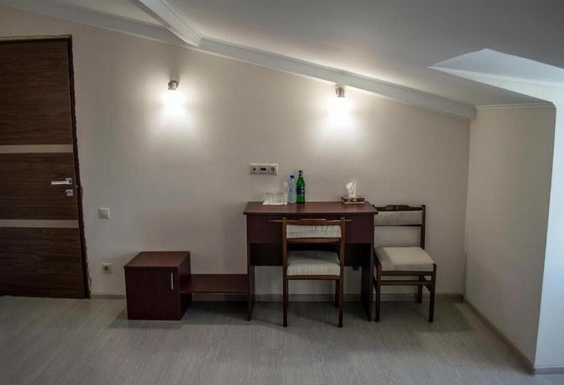 غرفة عائلية, Stone Art Guest House & Camping