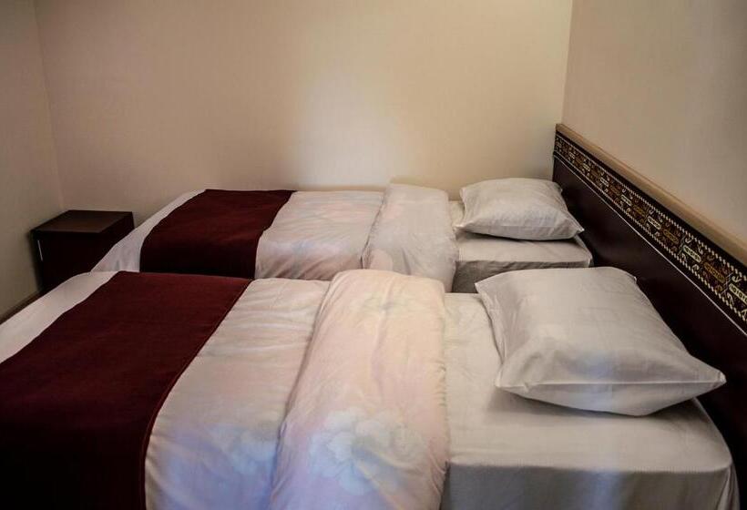 غرفة عائلية, Stone Art Guest House & Camping