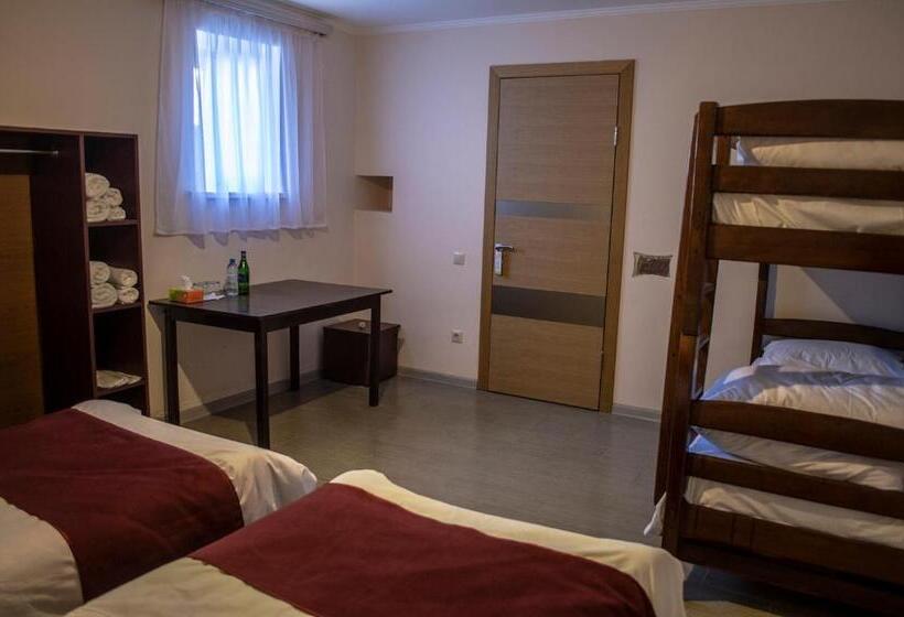 غرفة قياسية رباعية, Stone Art Guest House & Camping