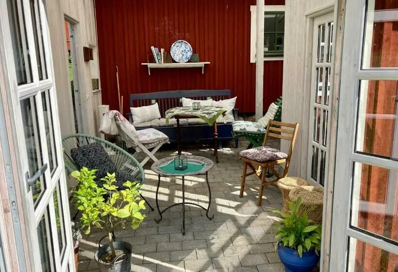 Talo 2 Makuuhuonetta, Sjöbacken Gård
