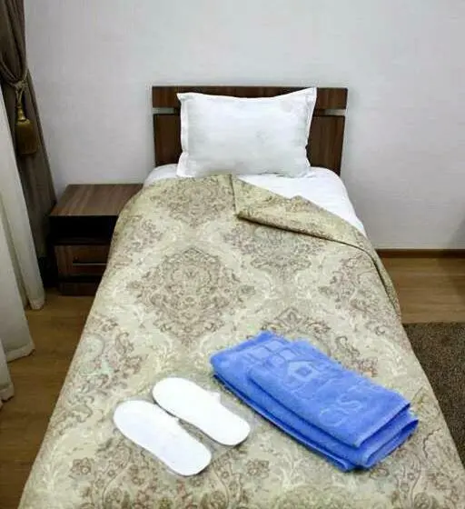 エコノミールーム, A Hotel Ex Magistral