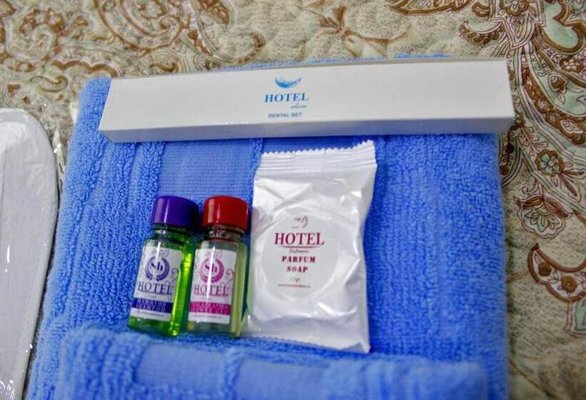 غرفة إقتصادية رباعية, A Hotel Ex Magistral