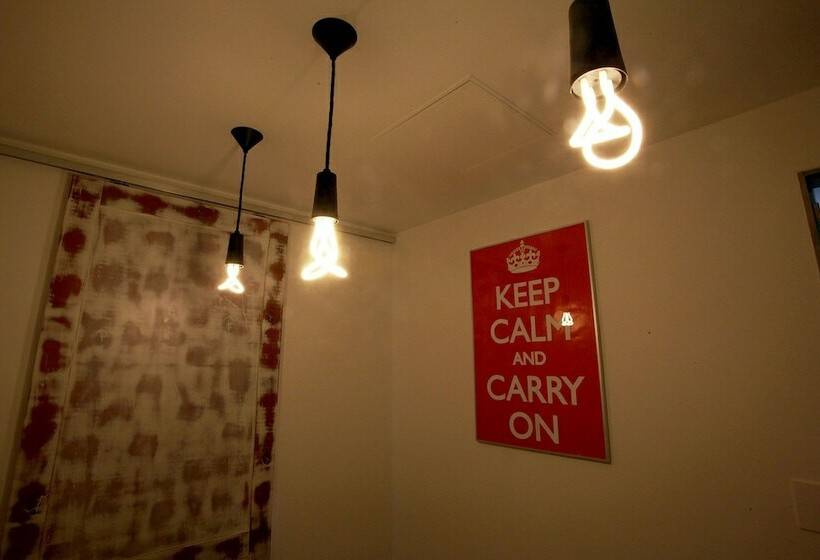 חדר דלוקס, May Ave