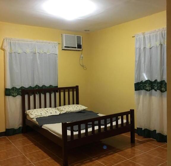 اتاق خانوادگی, Pines Mansion