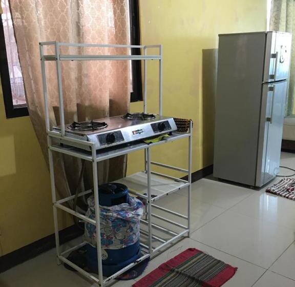 اتاق خانوادگی, Pines Mansion