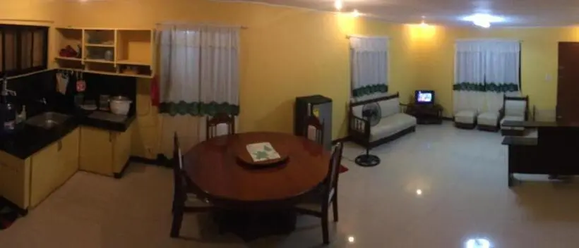 اتاق اکونومی یک تخته, Pines Mansion