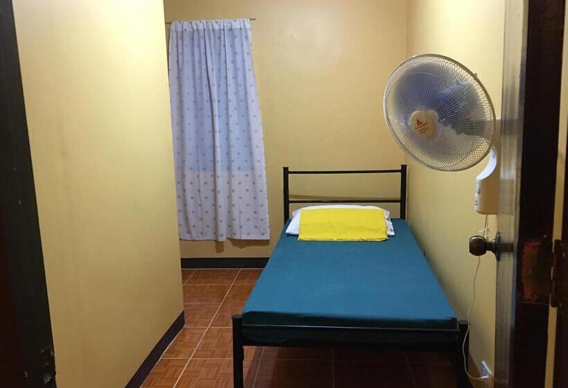 اتاق اکونومی یک تخته, Pines Mansion