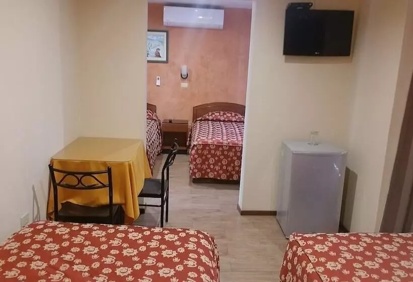 اتاق استاندارد چهار تخته, El Brujo Hotel   La Merced