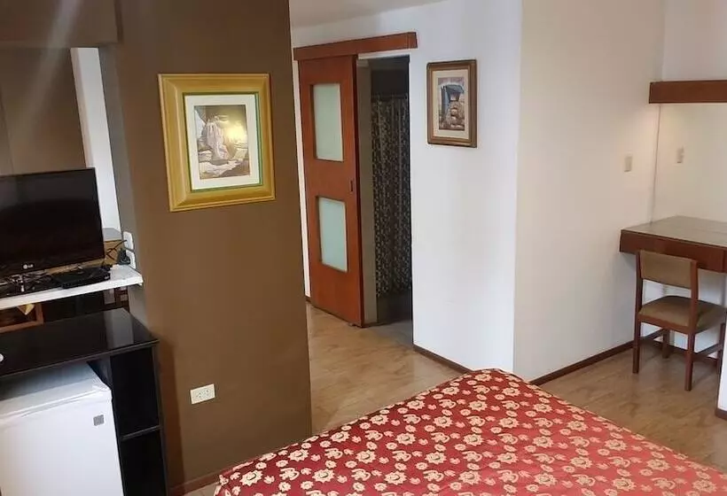 سوییت جونیور, El Brujo Hotel   La Merced