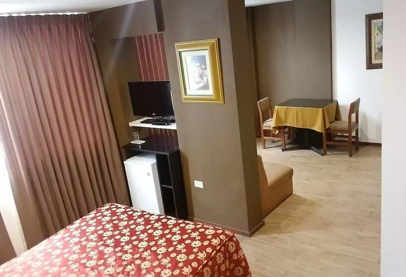 سوییت جونیور, El Brujo Hotel   La Merced