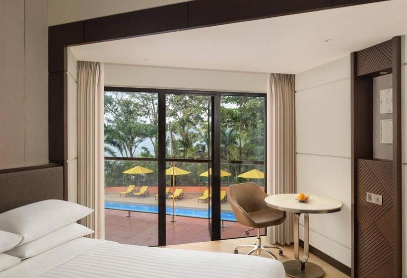 חדר סטנדרט נוף לבריכה, Goa Marriott Resort & Spa