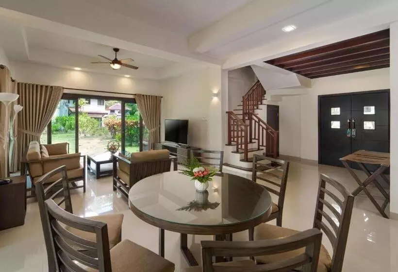 ویلای 3 خوابه, Banyu Biru Villa