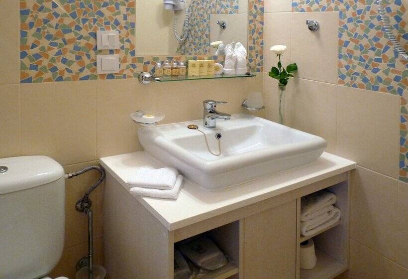 سوییت, Eney Boutique