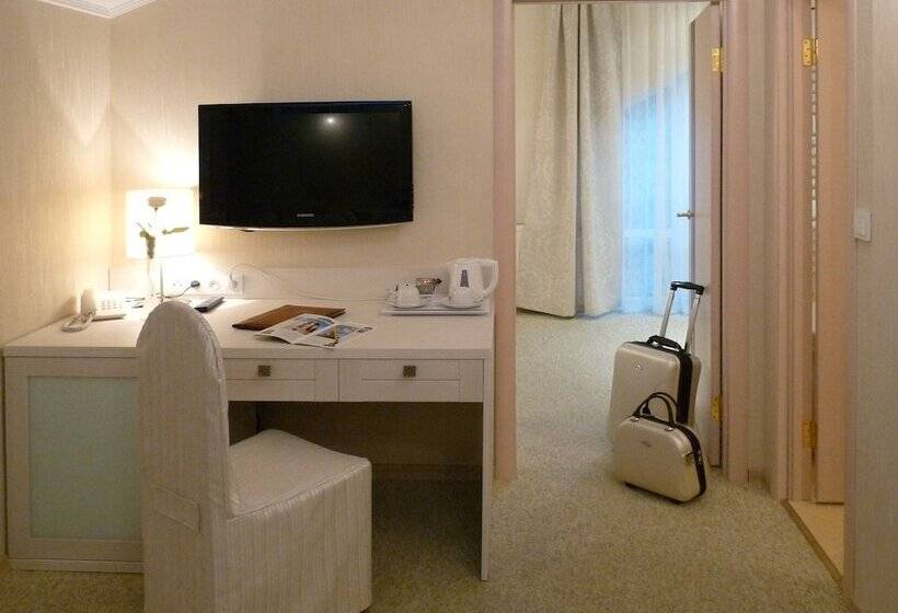 سوییت, Eney Boutique