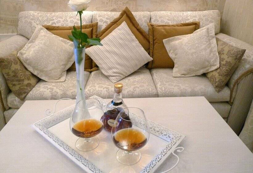 سوییت, Eney Boutique