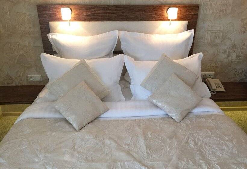 سوییت, Eney Boutique