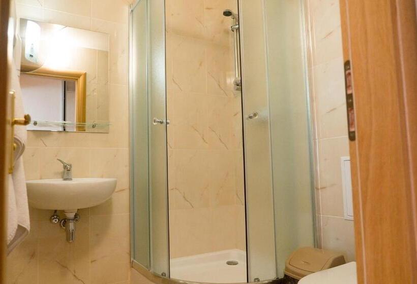 수피리어 주니어 스위트, Halychyna