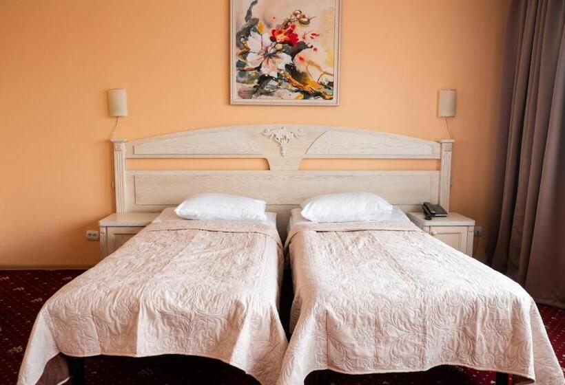 수피리어 주니어 스위트, Halychyna