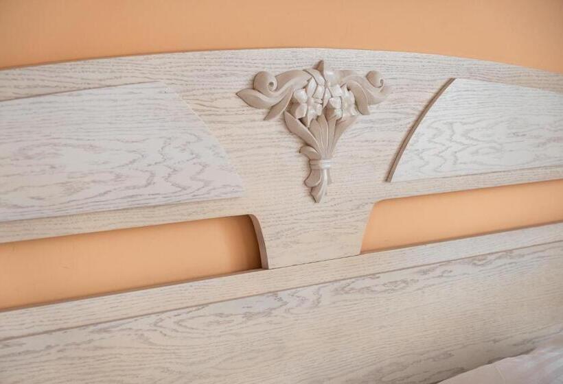 수피리어 주니어 스위트, Halychyna