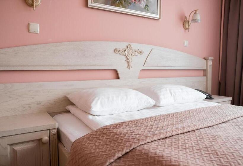 수피리어 주니어 스위트, Halychyna