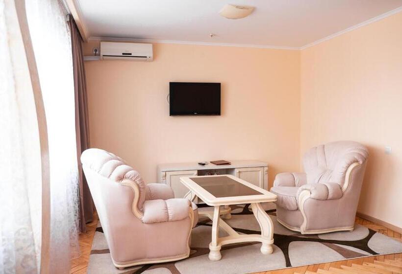 수피리어 주니어 스위트, Halychyna