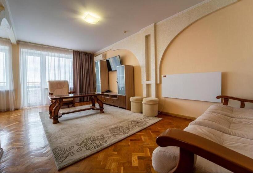 컴포트 스위트, Halychyna