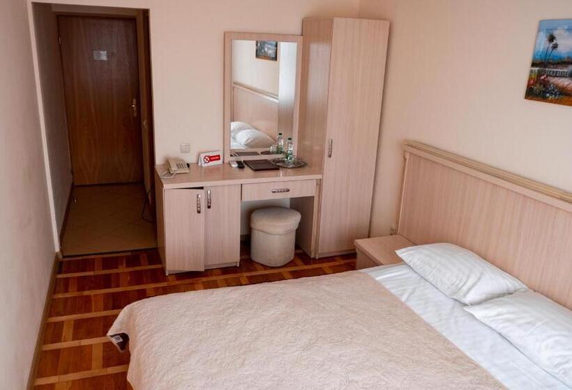 컴포트 싱글 룸, Halychyna