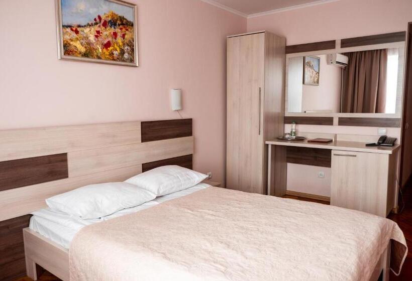 컴포트 싱글 룸, Halychyna