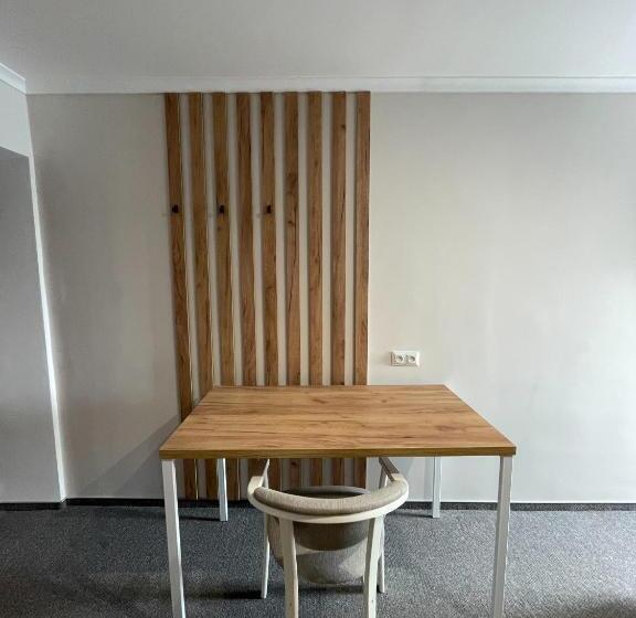 침실 1개 아파트, Halychyna