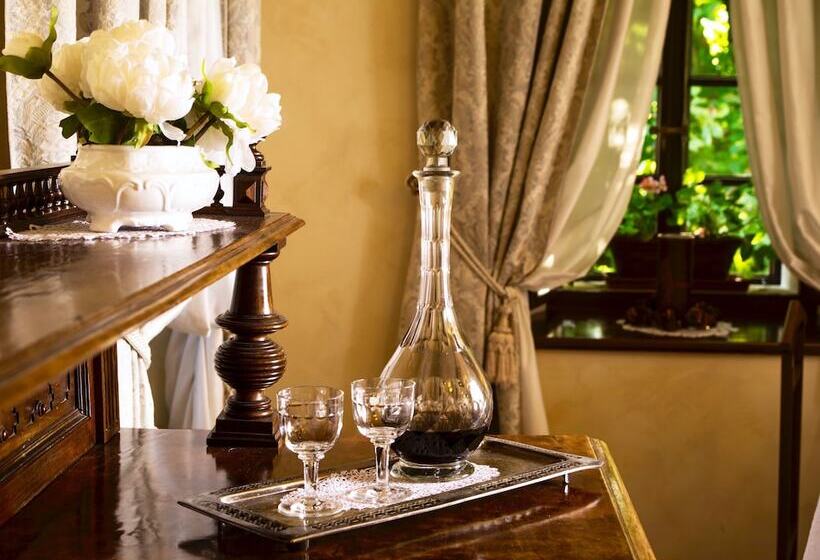 اتاق لوکس, Kendov Dvorec