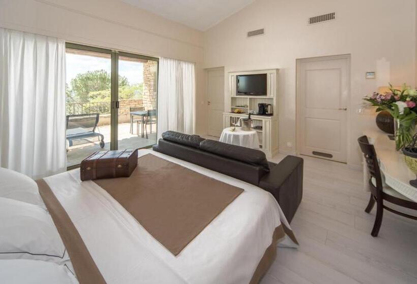 جناح جونيور مزوَّد بتراس, Les Bories & Spa