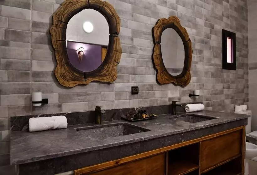 سوییت پرستیژ, Oscar Hotel by Atlas Studios