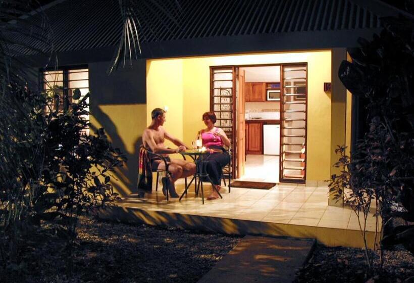 بنجلو قياسى مطلّ علي الحديقة, Poppy S On The Lagoon